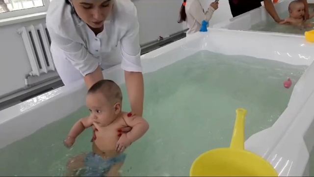 Бассейн для малышей смотреть онлайн