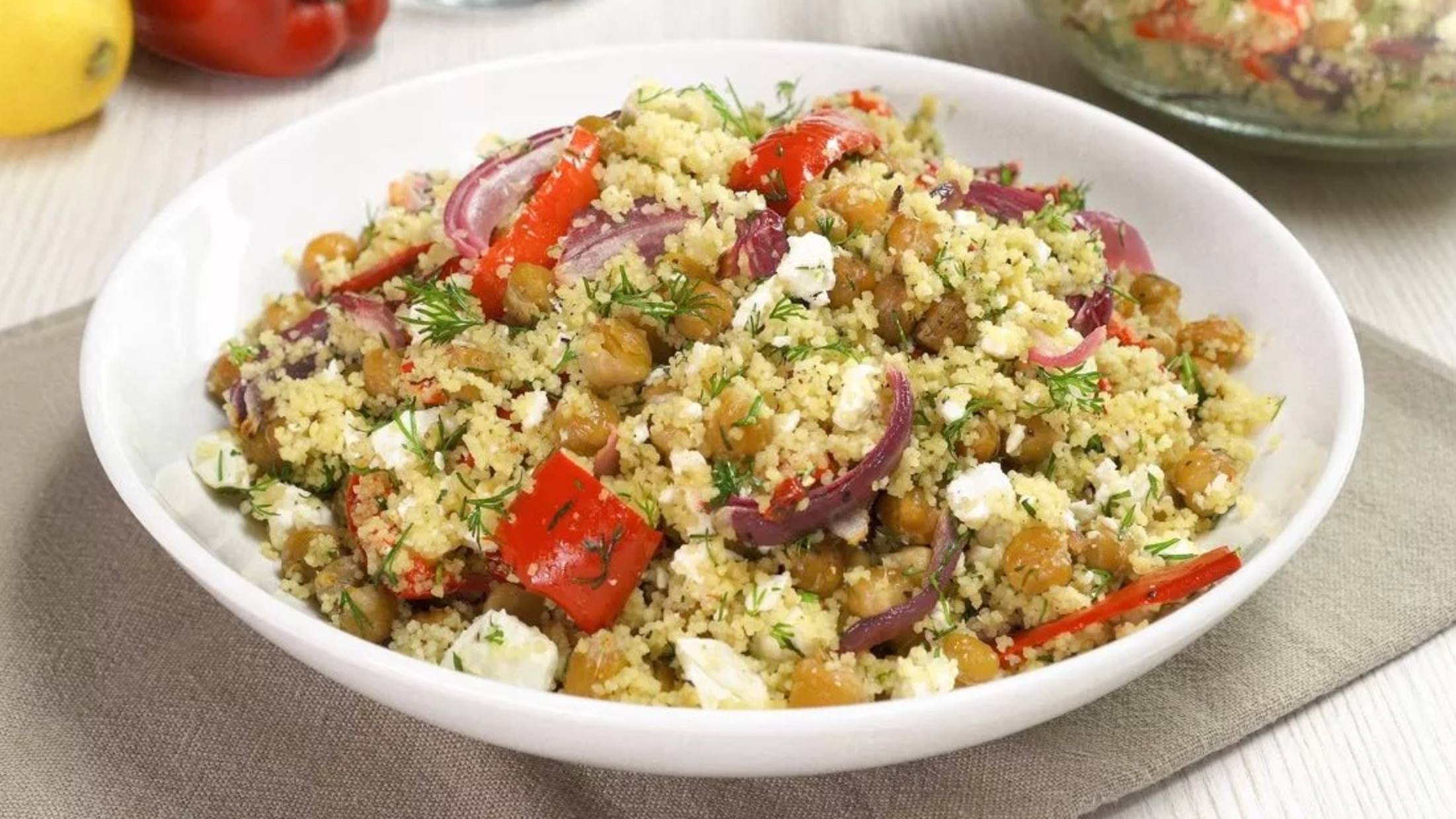 Вкусный салат с нутом, кускусом, запеченными овощами и сыром фета. Рецепт от Всегда Вкусно! смотреть онлайн