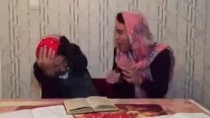 Мама кричит на сына