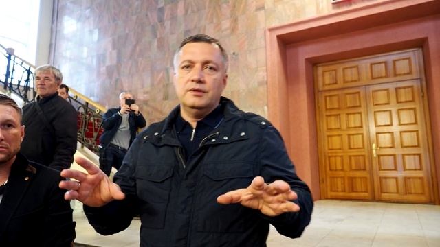 Игорь Кобзев пришел на встречу назначенную не случайным прохожим иркутянином смотреть онлайн