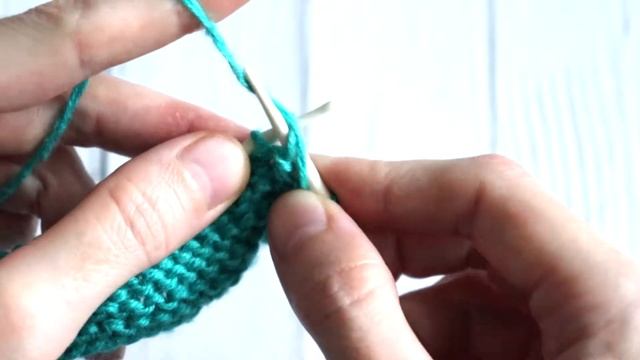 Вяжем ИЗНАНОЧНЫЕ петли спицами | Видеоурок смотреть онлайн