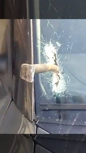 Попало в лобовое стекло из под камаза смотреть онлайн