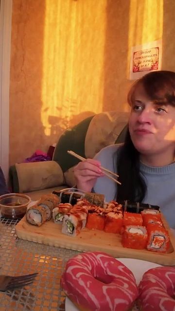 Когда не умеешь есть роллы / Приколы / 14. 05. 2025 смотреть онлайн