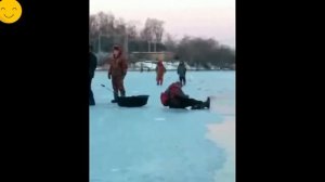 Смешные приколы с рыбаками на рыбалке или улетная рыбалка с прикольными рыбаками