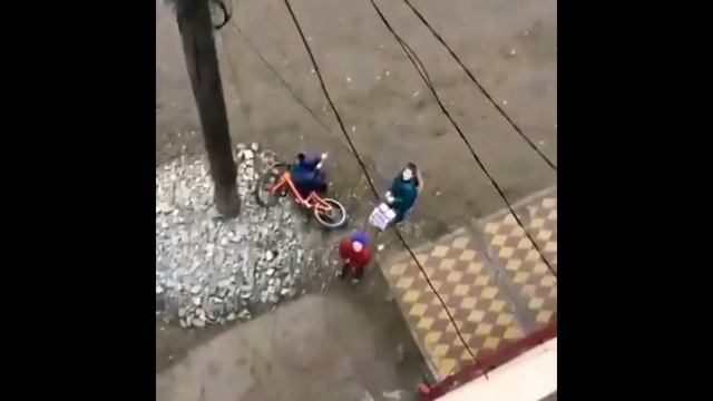 ЛОВИ АПТЕЧКУ смотреть онлайн