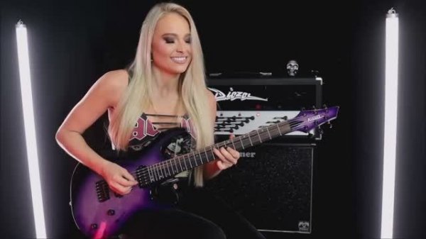 Sophie Lloyd - AC/DC - Thunderstruck