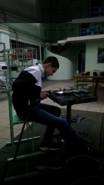 Владислав Колосун учиться варить ГАЗ-овой сваркой)) смотреть онлайн