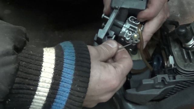 Чому не заводиться бензопила заливає свічку Oleo-Mac GS 35 смотреть онлайн