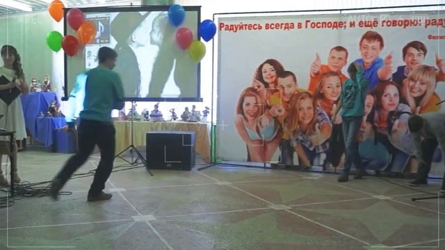 Мальчики танцуют под музыку смотреть онлайн