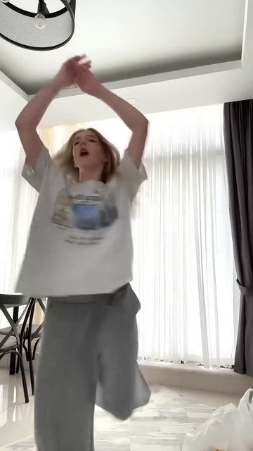 -Почему ты не выкладываешь свои черновики? Мои черновики: #Танцы #ТрендОбнимашки #миланаФилимонова смотреть онлайн