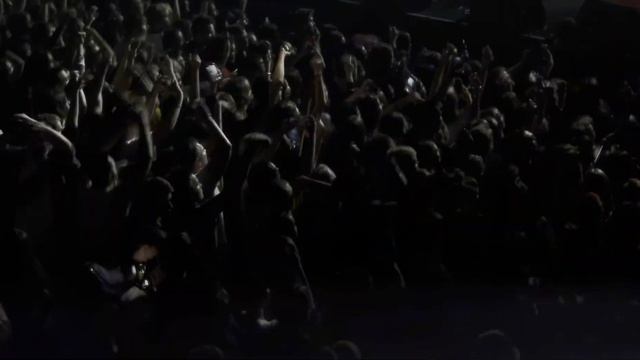 МЭЙБИ БЭЙБИ / ХЛЕБ — ПОКА МОЛОДОЙ & ЭБА (live) смотреть онлайн