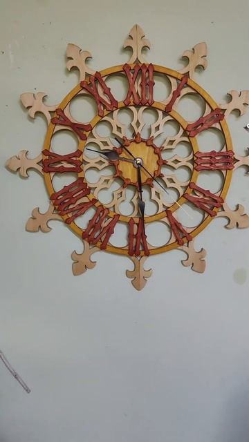 Резные часы #выпиливание #лобзик #столярка #wood #властел смотреть онлайн