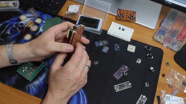 Делаем электронную игру на микроконтроллере и языке программирования Micro Python смотреть онлайн