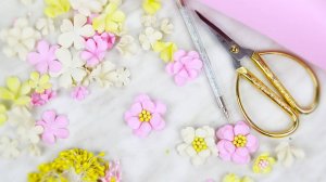 Из фоамирана делаю много цветов с тычинками для подарочной коробочки 🌸Красивые цветы своими руками