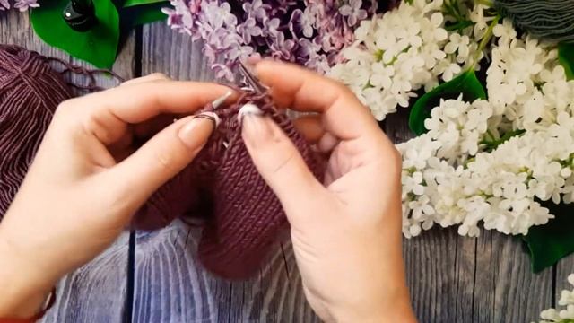 Шапка бини с ажурными полосками, Вяжем спицами смотреть онлайн