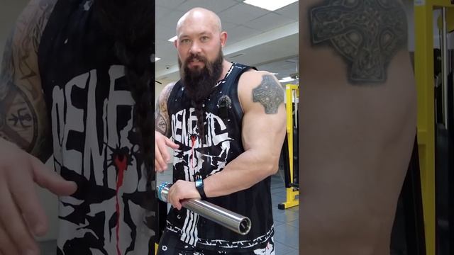 Приседания в колодец 100кг #качалка #спорт #gym #юмор #боди смотреть онлайн