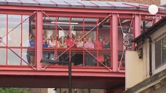 Первые официальные фото королевского ребенка на французском язык) Premieres photos officielles du R смотреть онлайн