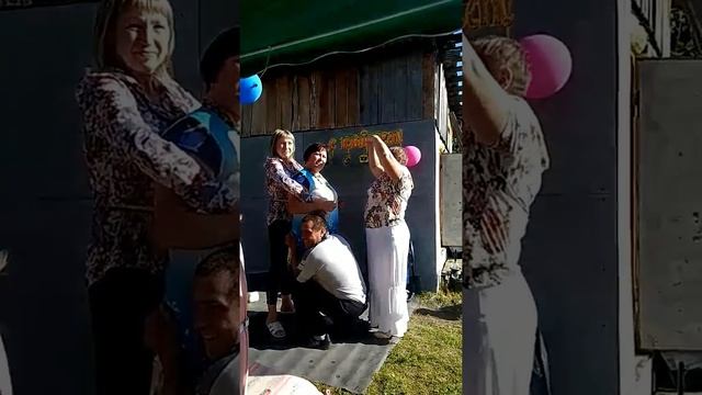 Пусть родные всегда "вешаются на шею"сценка смотреть онлайн