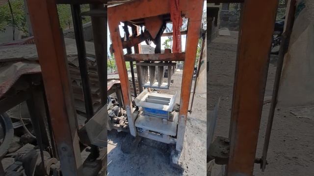 Как изготавливают строительные бетонные блоки на Бал?