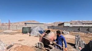 19.02.2025 Дети Тайбе идут по рынку и покупают шкаф для обуви