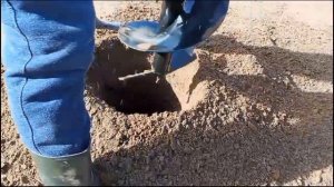 Испытывал бурил 300 мм. шнеком .Бурил мотобуром .