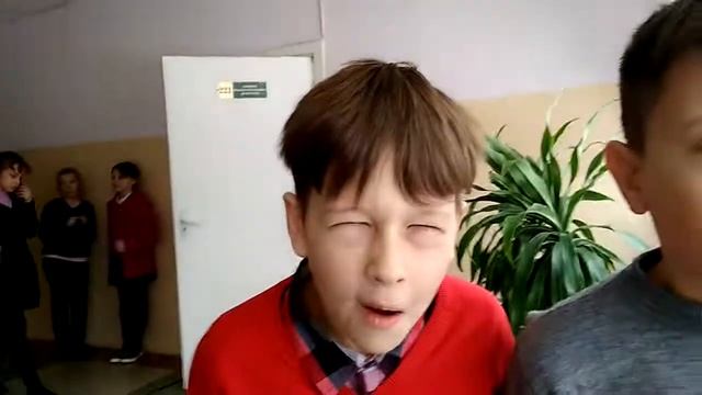 Тупые приколы ,(вот как надо закатывать глаза смотреть онлайн