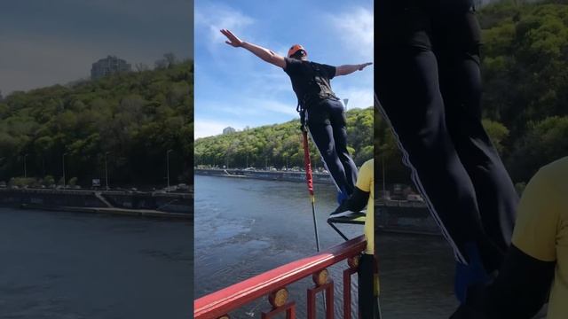 Прыжки с моста.Роупджампинг.Rope Jumping.Киев.Пешеходный мост. смотреть онлайн