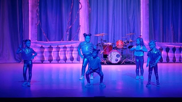 Бурундуки #бурундуки #детитанцуют #танцыдлядетей #хипхоп #современныетанцы #танцы  #детизажигают