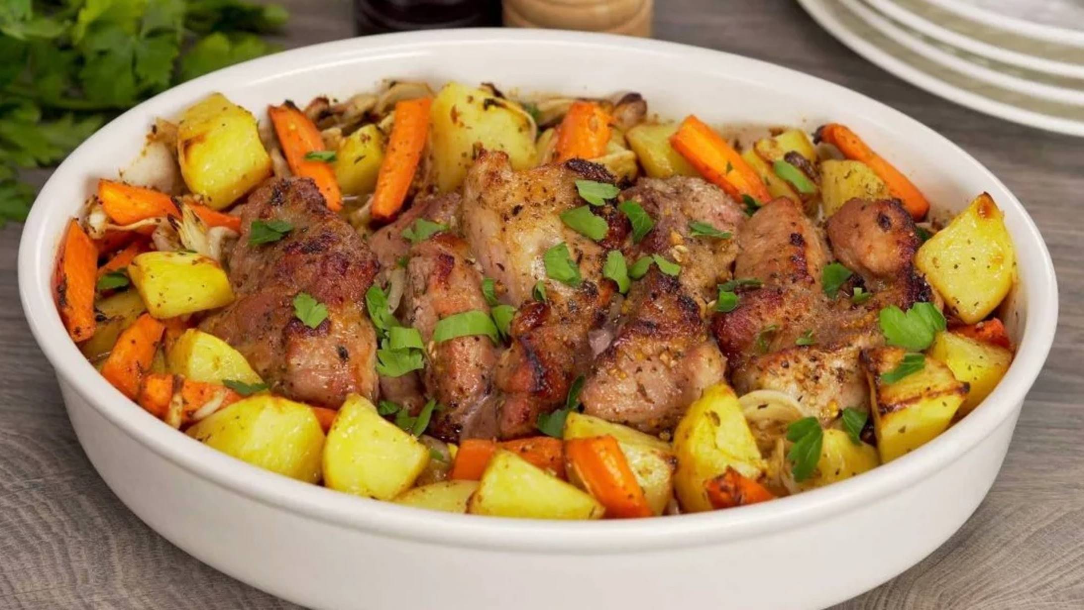 Быстрое, вкусное и горячее блюдо к обеду или на ужин - СВИНИНА С ОВОЩАМИ. Рецепт от Всегда Вкусно! смотреть онлайн