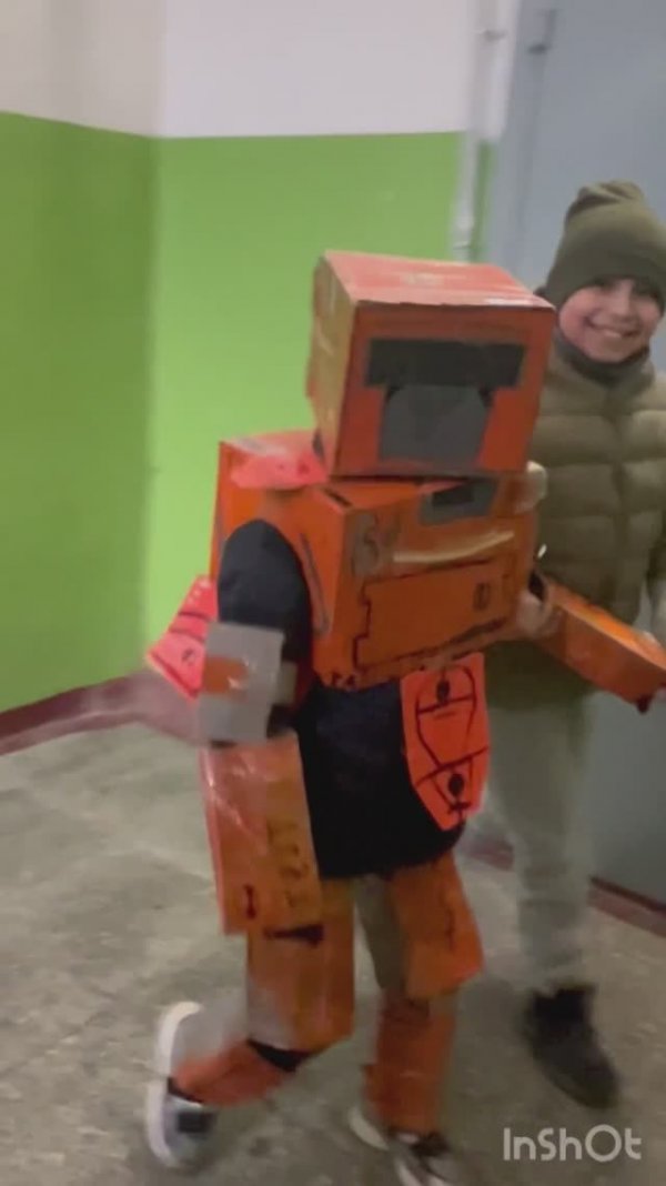 ЛЕО И РОБОТ ЖЕСТЯНКА ОТПРАВИЛИСЬ В ЧЕБУРЕЧНУЮ. 1 серия