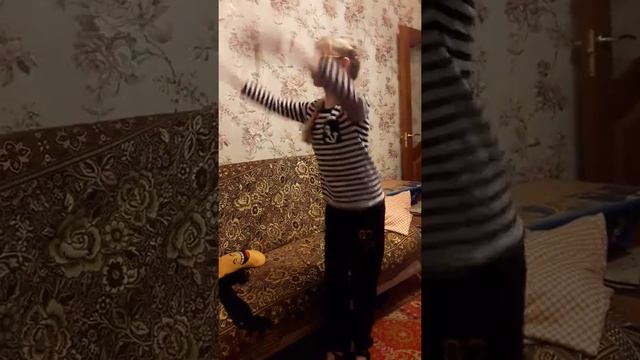 Бабушка зажигает!Танцует лучше чем внучка!АвторЖжет! смотреть онлайн