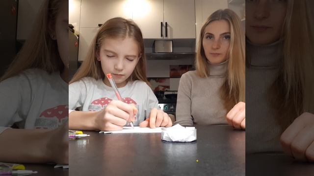 РИСУЮ С ЗАКРЫТЫМИ ГЛАЗАМИ. И ДА СО МНОЙ БЫЛА МАМА) смотреть онлайн