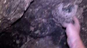 Добыча полихромного граната. Танзания.