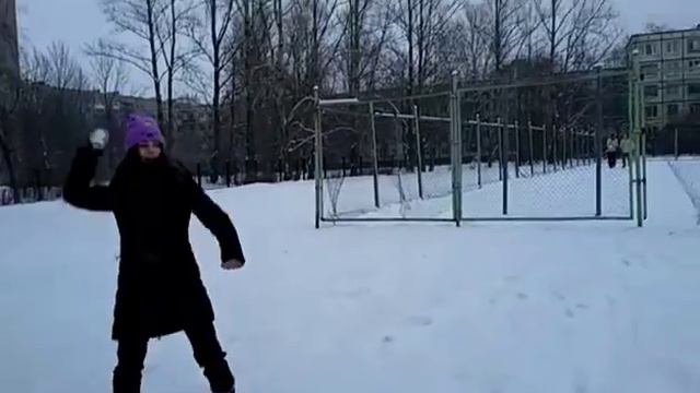 VINE Игра в снежки смотреть онлайн