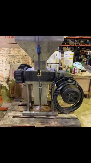 Двухмоторная горизонтальная дробилка #shortvideo #short #серв смотреть онлайн