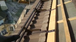 Монтаж снегозадержателей на натуральную черепицу.