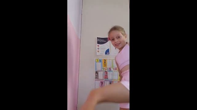 Йога-вызов: гимнастки моей девушки 🧘♀️✨
🤸♀️💫 смотреть онлайн