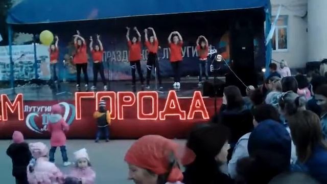 День Города . В Лутугино 24сентября . Девчонки молодцы)))