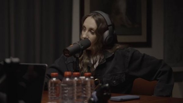 Вика Складчикова: части тела (Kuji 179)