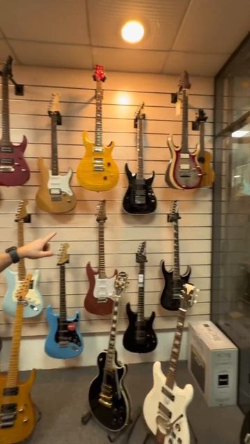 Подбор электро гитары🎸 #shorts #гитарист #рок #гитара #му? смотреть онлайн