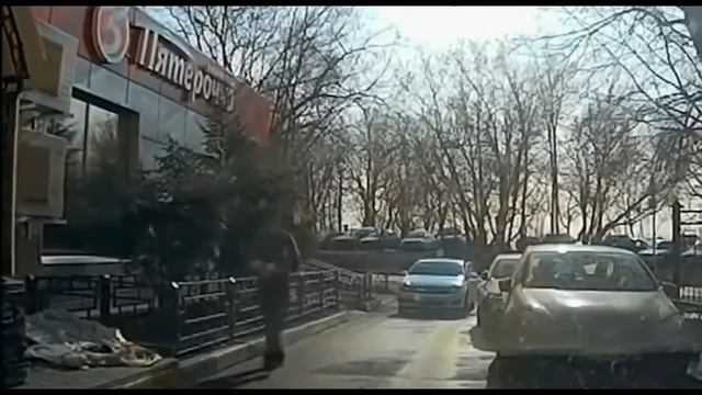 Автоприколы #2 БАБЫ за рулем ДЕВУШКИ РУЛЯТ! | Hot SMILE! смотреть онлайн
