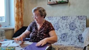 Бабушка шьет варежки для всех)  Своими руками