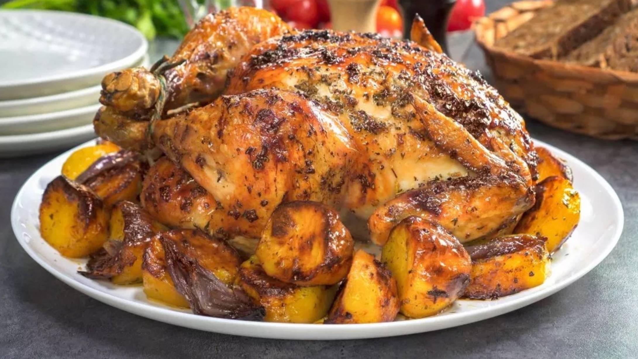 Запеченная КУРИЦА С КАРТОШКОЙ В ДУХОВКЕ с хрустящей корочкой! Вкусный и простой рецепт из куриц смотреть онлайн