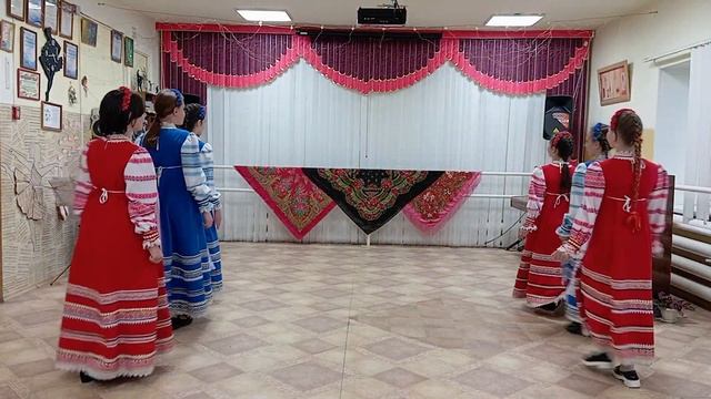 Ансамбль русской песни "Первоцвет" - "А я молоденька ро? смотреть онлайн