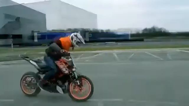 Танец с мотоциклом