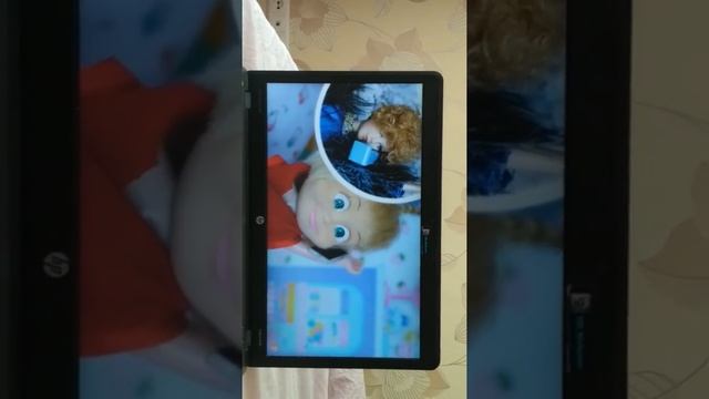 Смотрим  мультик Машка какашка.