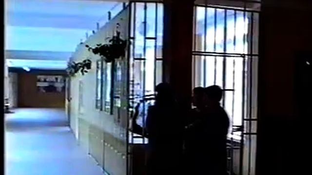 01 В коридоре школы смотреть онлайн