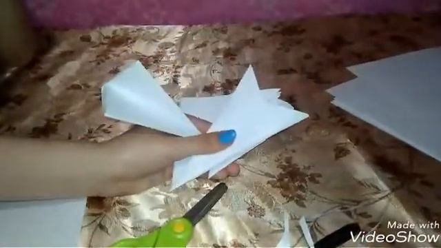 Готовимся к новому году. Вырезаем снежинки и открываем Sweet Box тролли. смотреть онлайн