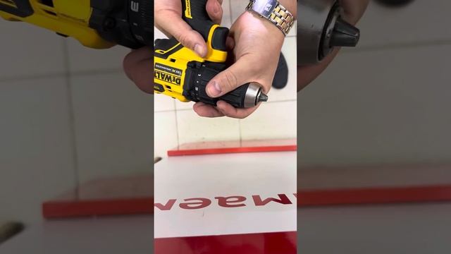 Шуруповерт Dewalt смотреть онлайн