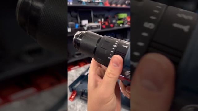 Акумуляторний ударний дриль-шурупокрут Bosch Professional GSB 18 смотреть онлайн